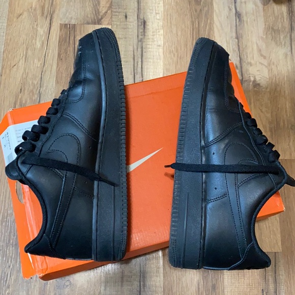 Nike Air Force 1 Triple Black - Picture 7 of 9